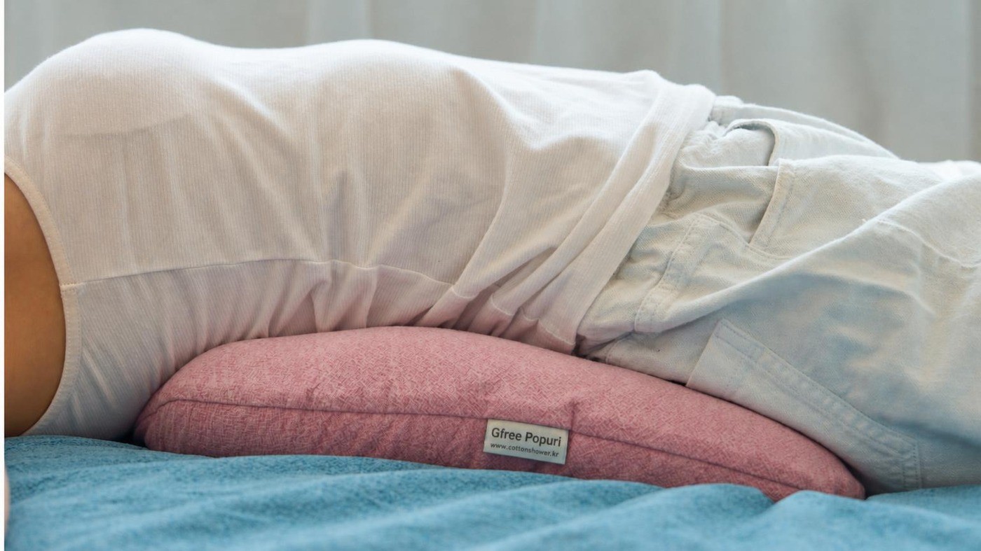 Side sleepers earphones and cushioning all in one! Neck pillow that soothes your ears